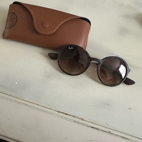 Ray-Ban Brown Round Sunglasses with Case - Picture 1 of 2